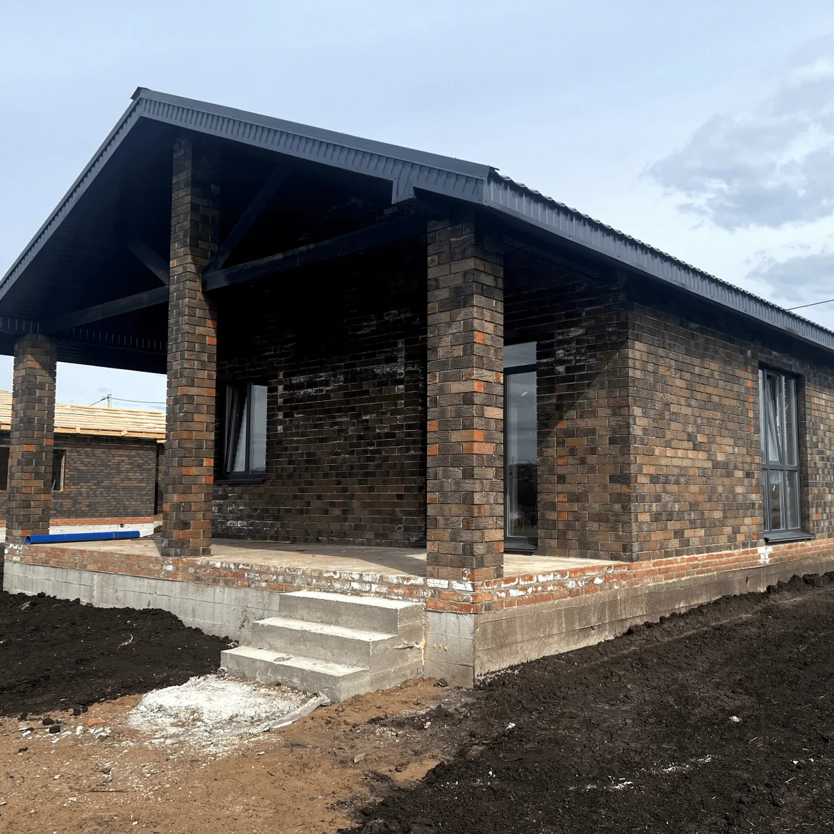 Строящийся дом, Новомусино. 75 кв. м. кирпич. 9 соток